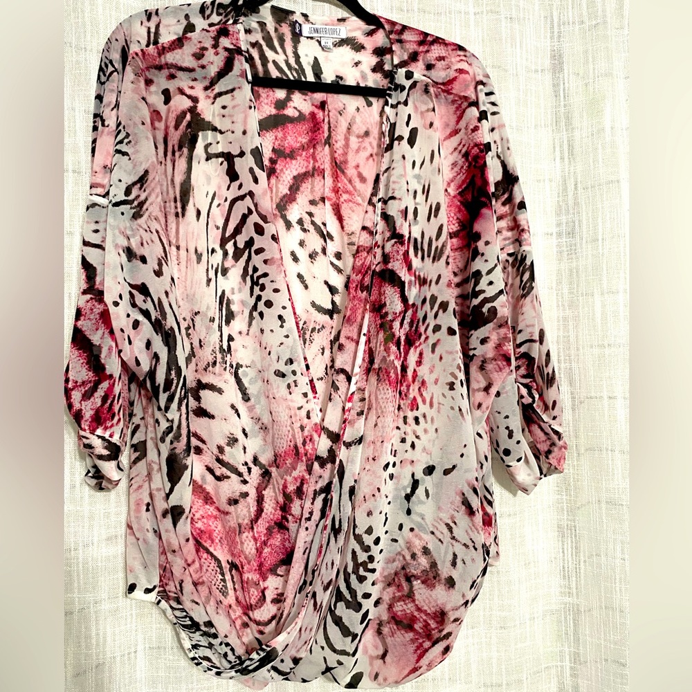 Flowy top, quarter sleeve, animal print, pink and black